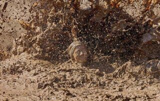 Tausende Abenteurer bezwingen Schlamm-Parcours