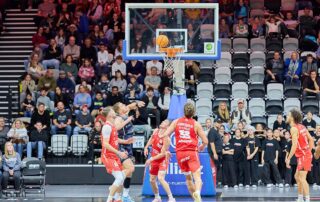 Nürnberg Falcons unterliegen bissigen Eisbären